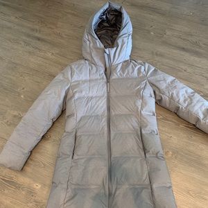 Uniqlo Puffer Coat in color Grey